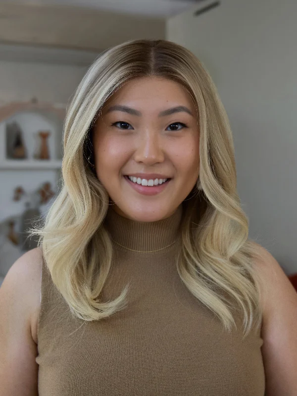 Full - lace wig with a natural - looking hairline for a seamless appearanceAlison (Dark Root) Glueless 2.0 Lace Top Wig, 19" length Full - lace wig with a natural - looking hairline for a seamless appearanceAlison (Dark Root) Glueless 2.0 Lace Top Wig, 19" length