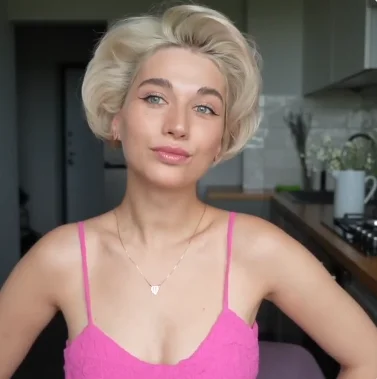 Bob wig with side - swept bangs for a sophisticated lookVolume Bob Curls Wig