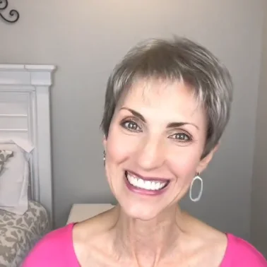 Short - bob wig for a super - sleek and minimalist styleCrushing on Casual | Synthetic Wig (Basic Cap)1 Short - bob wig for a super - sleek and minimalist styleCrushing on Casual | Synthetic Wig (Basic Cap)1