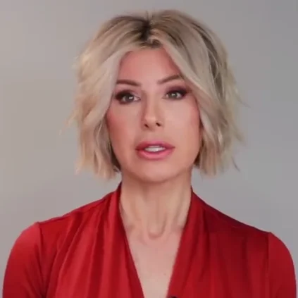 Bob wig with auburn highlights for a warm and vibrant appearanceEasy Loose Waves Big Volume Wig