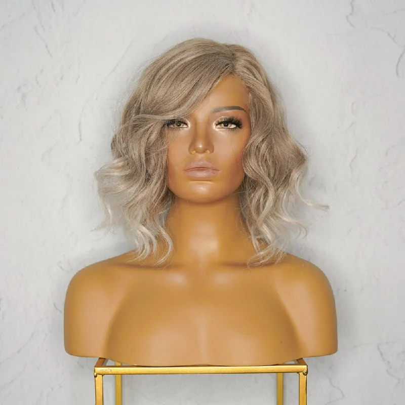 Synthetic bob wig with a natural - looking textureAmanda Blonde Lace Front Wig