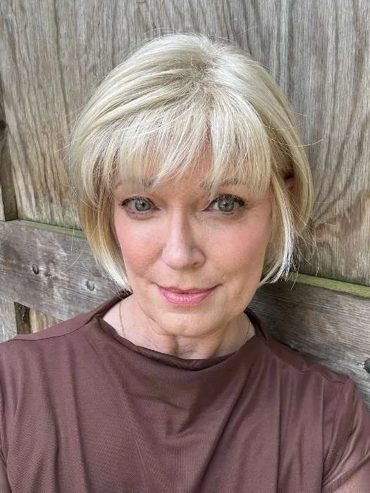 Bob wig with a blunt cut for a modern and edgy styleCory | Synthetic Wig (Basic Cap) Bob wig with a blunt cut for a modern and edgy styleCory | Synthetic Wig (Basic Cap)