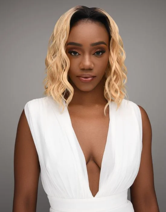 Bob wig with a wavy texture for a beachy lookFeme 2-in-1 - Luna