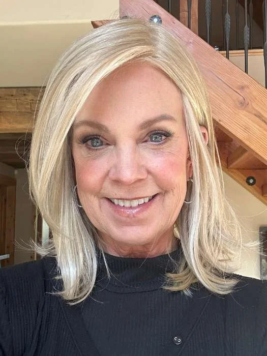 Short - bob wig for a super - sleek and minimalist styleLisa | Human Hair/Synthetic Hair Blend Lace Front Wig (Mono Top) Short - bob wig for a super - sleek and minimalist styleLisa | Human Hair/Synthetic Hair Blend Lace Front Wig (Mono Top)