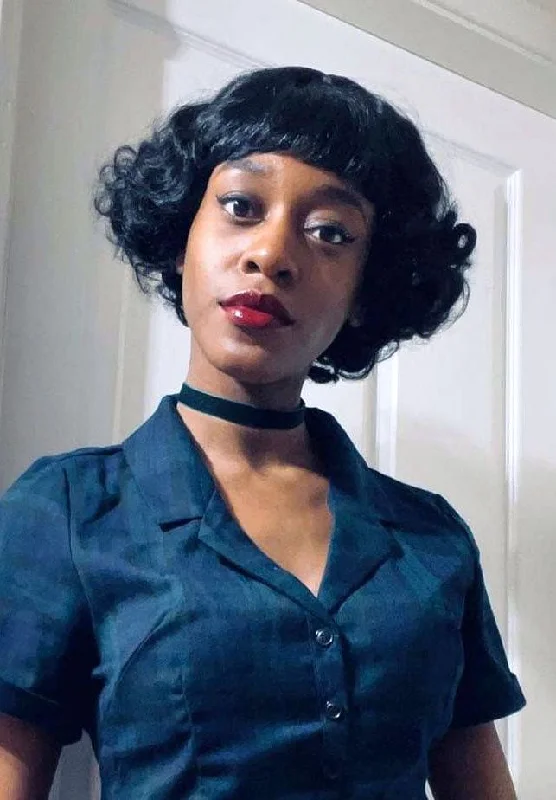 Wavy wig with a 180 - density for a full and thick appearanceA short black vintage style wig with finger waves: Marlene Wavy wig with a 180 - density for a full and thick appearanceA short black vintage style wig with finger waves: Marlene