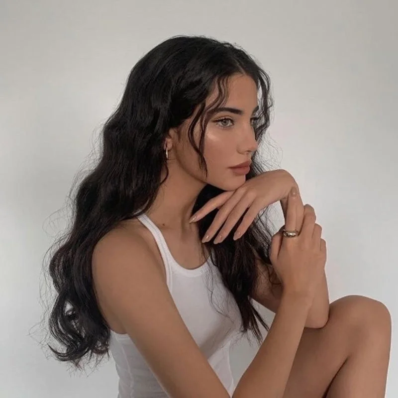 Curly wig with a middle - part for a classic and elegant styleChic Big Wave Natural Wig YV44493 Curly wig with a middle - part for a classic and elegant styleChic Big Wave Natural Wig YV44493