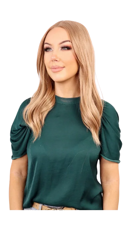 Heat - resistant short wig for easy styling with hot toolsCoral (Strawberry Blonde) Petite Heat - resistant short wig for easy styling with hot toolsCoral (Strawberry Blonde) Petite