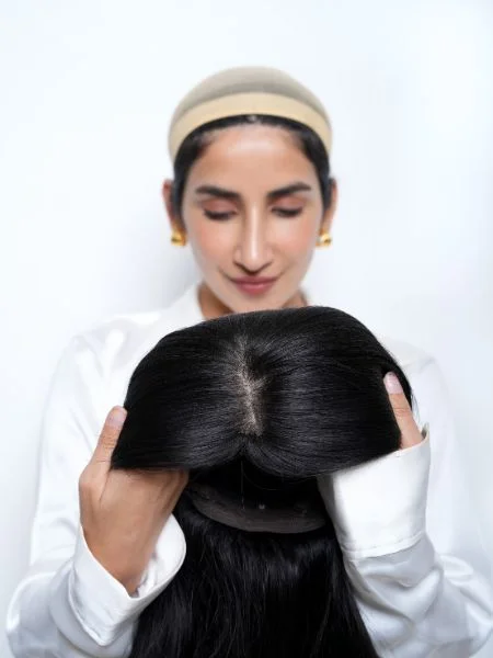 Synthetic wavy wig with a heat - friendly formulaFull Head Wig – Silk Base – Human Hair Synthetic wavy wig with a heat - friendly formulaFull Head Wig – Silk Base – Human Hair