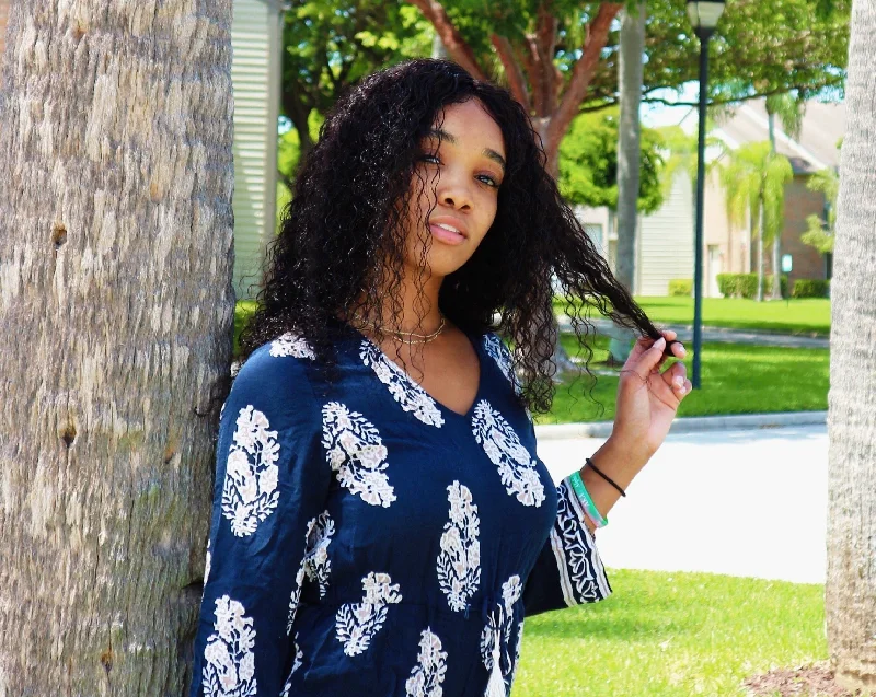 Curly wig with a honey - blonde color for a warm and sunny appearanceBeau | Curly Wig Curly wig with a honey - blonde color for a warm and sunny appearanceBeau | Curly Wig