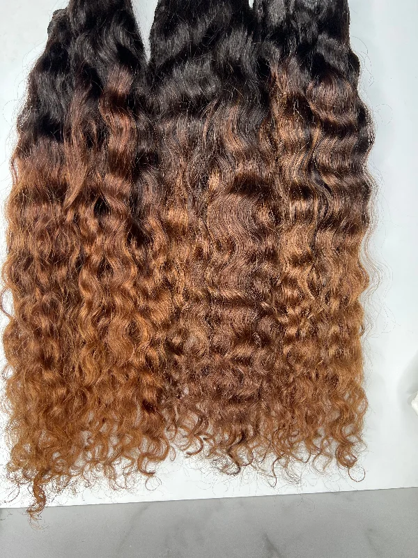 Afro - curly wig with a full and voluminous lookOmbre: Indian Curly Bundle Custom Colored Afro - curly wig with a full and voluminous lookOmbre: Indian Curly Bundle Custom Colored
