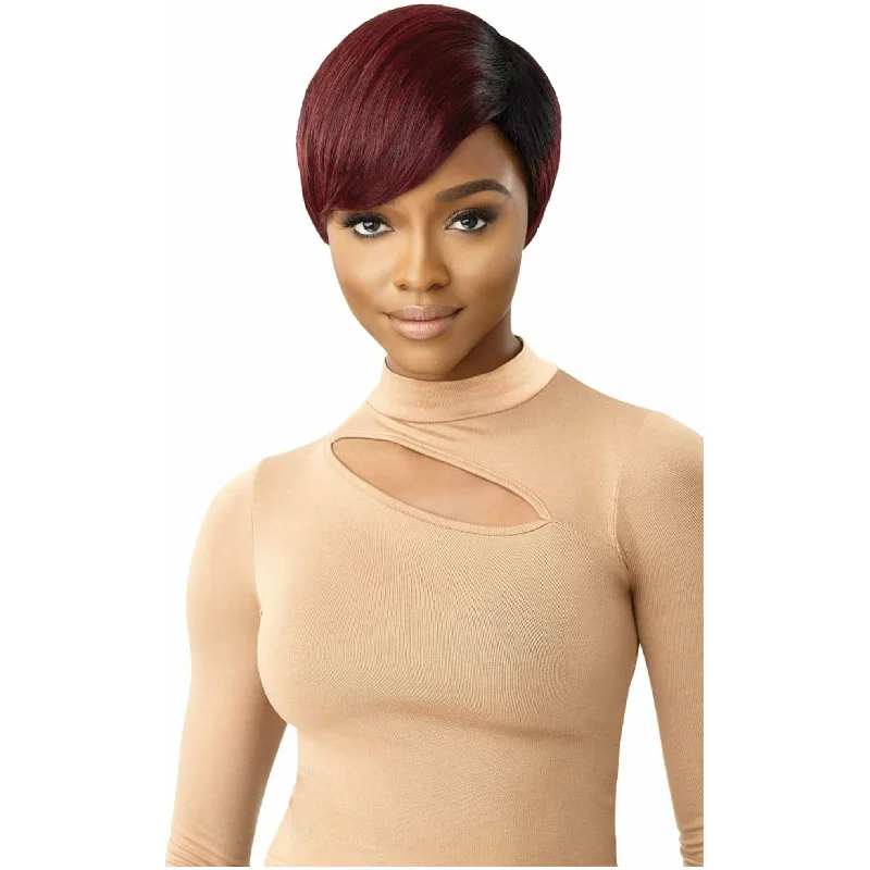 Short wig with a wavy texture for a beachy and relaxed lookOutre WIGPOP Synthetic Wig - Brett Short wig with a wavy texture for a beachy and relaxed lookOutre WIGPOP Synthetic Wig - Brett