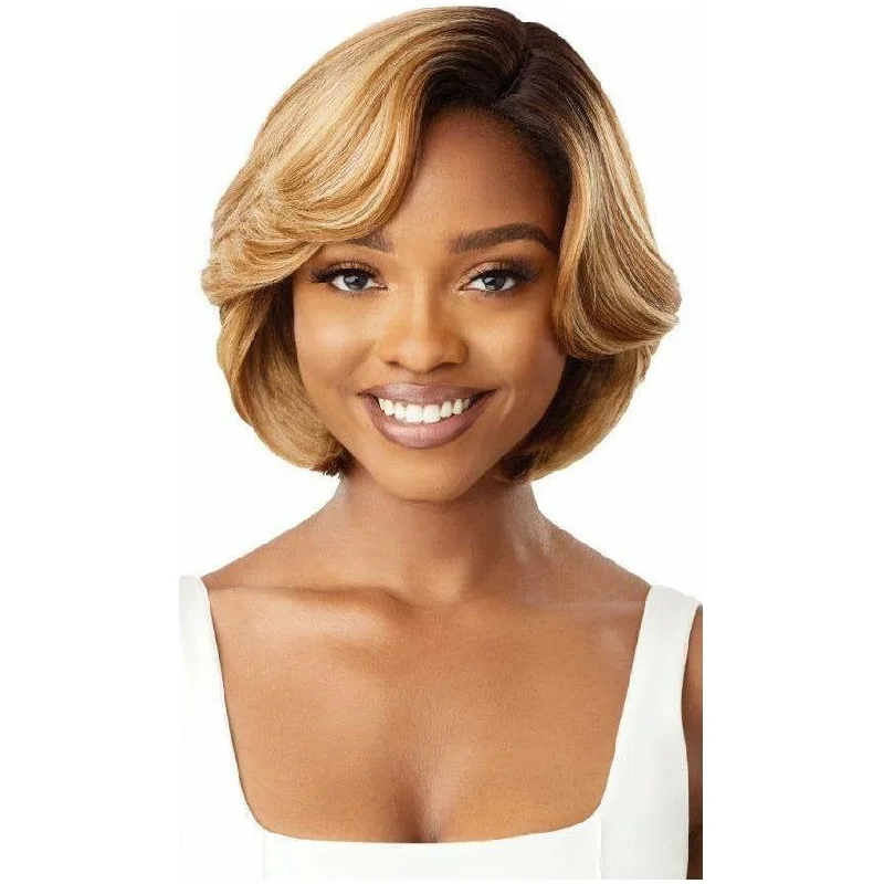 Short wig with a wavy texture for a beachy and relaxed lookOutre WIGPOP Synthetic Wig - Tinaye Short wig with a wavy texture for a beachy and relaxed lookOutre WIGPOP Synthetic Wig - Tinaye