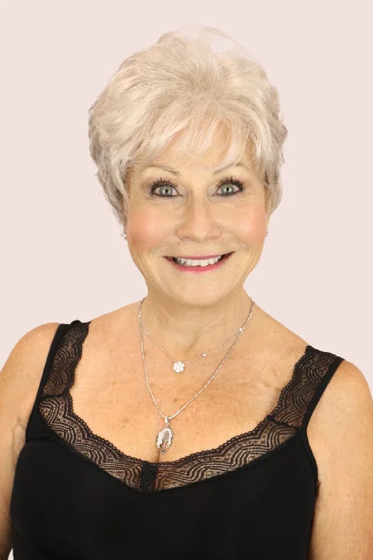 Short wig with a curly texture for a playful and youthful vibePetite Sophie (short wig) Short wig with a curly texture for a playful and youthful vibePetite Sophie (short wig)