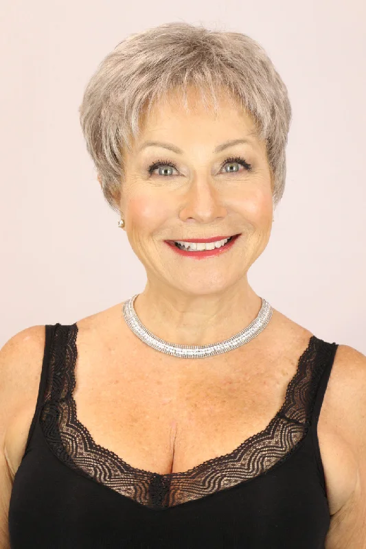 Lace - front short wig for a seamless and realistic hairlineSheila (short wig)