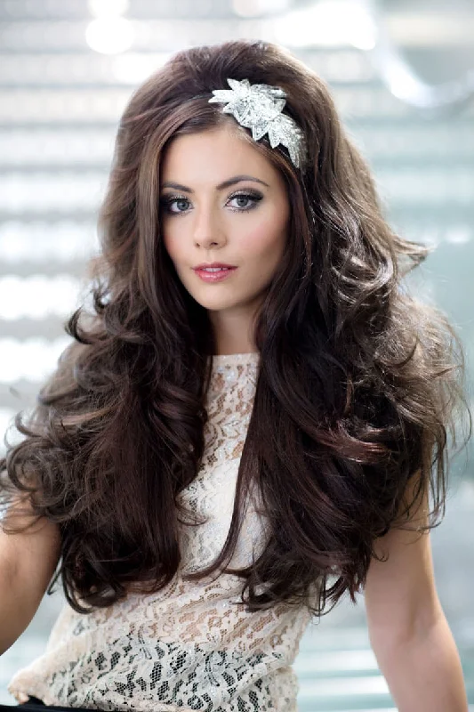 Half wig with a 150 - density for a full and thick appearanceVolume boosting 3/4 hairpiece, long, wavy, heat styeable: Gisele